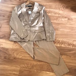 Gold Ashley Stewart Women’s Pant Suit (Size 14)